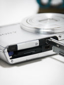 Sony Cyber-shot Optical SteadyShot DSC-W830 20.1mpx - PRATA