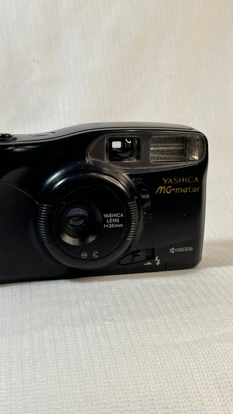 Câmera Fotográfica Analógica
 Yashica MG-motor