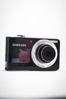 Samsung PL100 com visor frontal 12.2mpx – PRETA