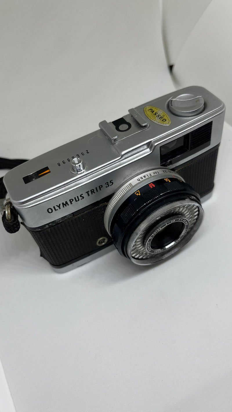 Câmera Fotográfica Analógica  Olympus Trip 35 com Lente 40mm