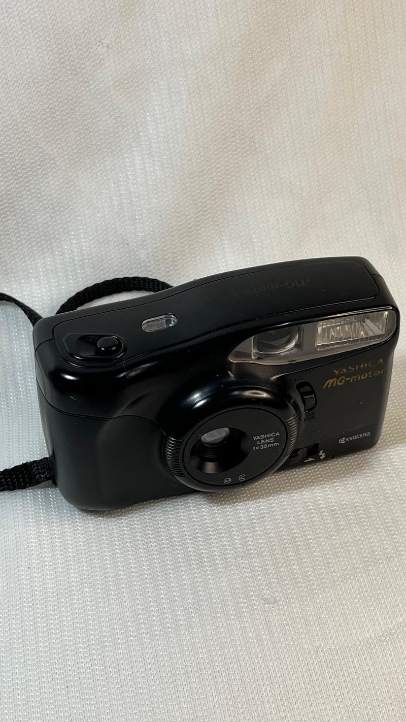 Câmera Fotográfica Analógica
 Yashica MG-motor