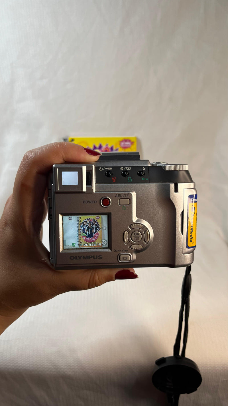 Olympus C-730 Ultra Zoom – 3.2MP Prata na Caixa