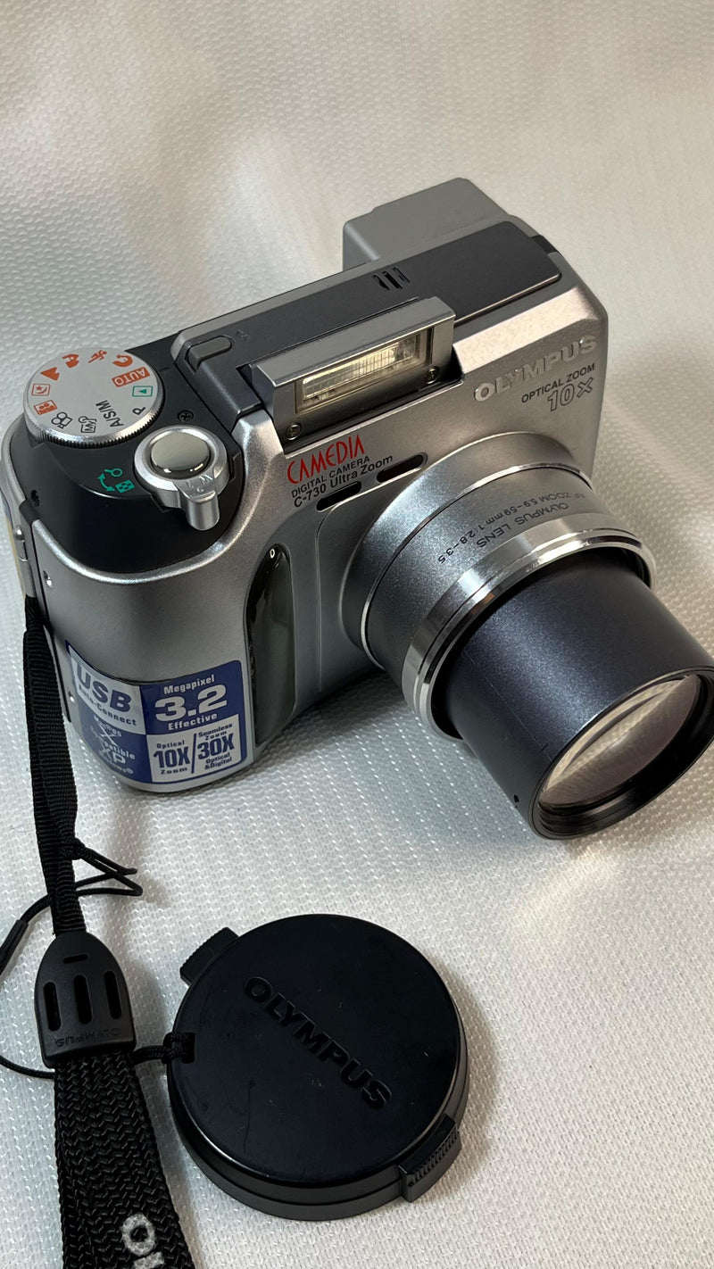 Olympus C-730 Ultra Zoom – 3.2MP Prata na Caixa