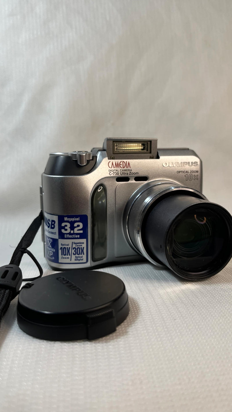 Olympus C-730 Ultra Zoom – 3.2MP Prata na Caixa