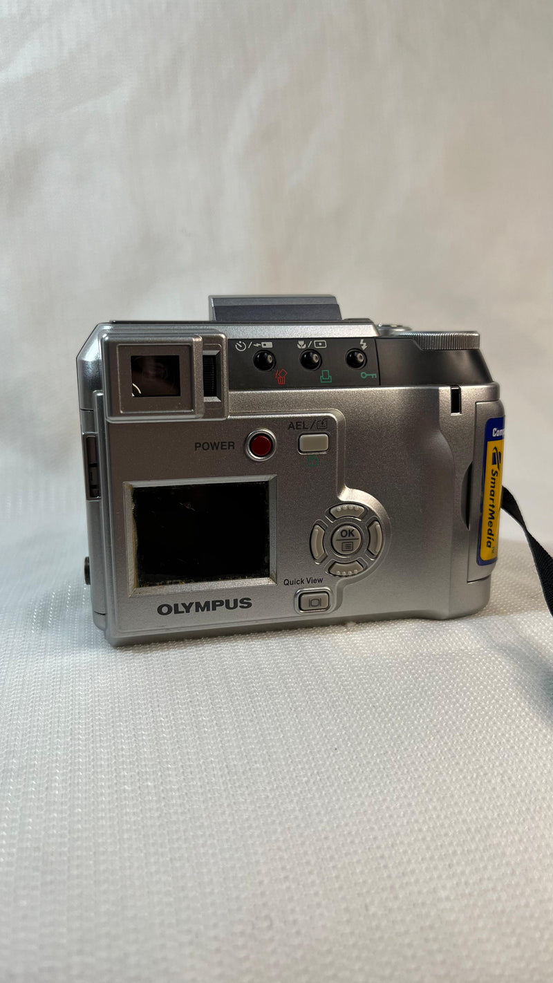 Olympus C-730 Ultra Zoom – 3.2MP Prata na Caixa