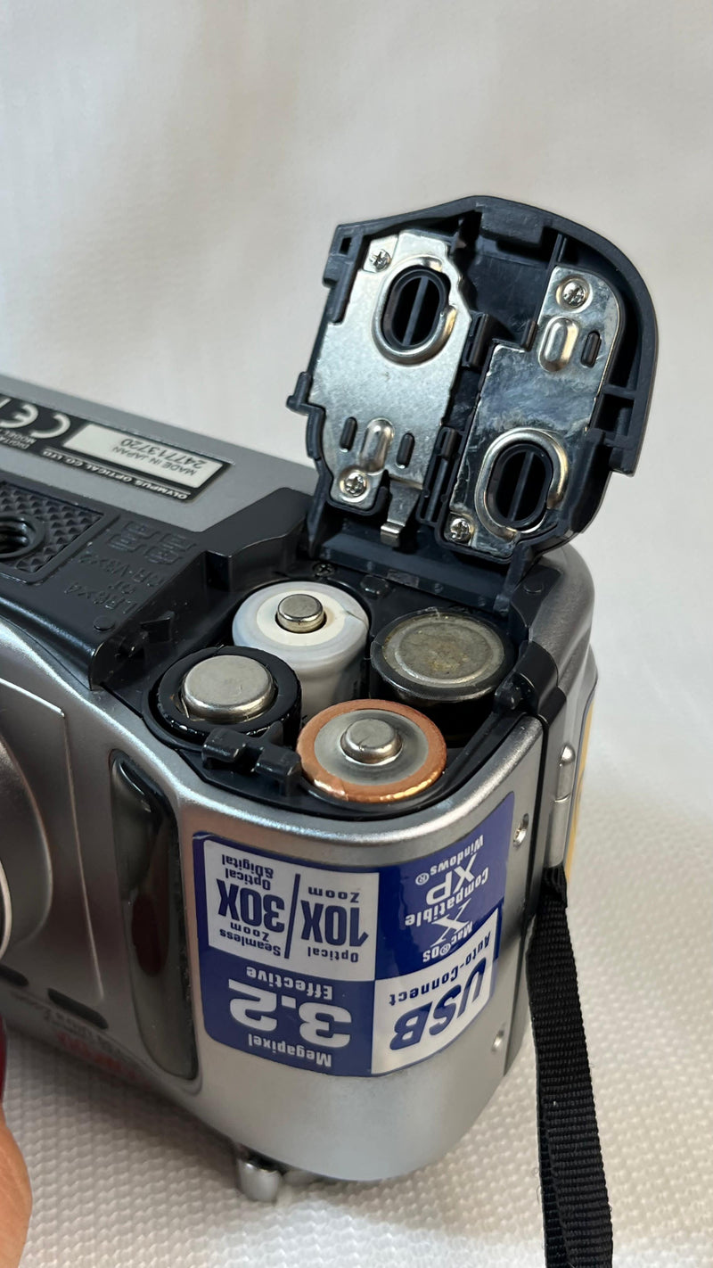 Olympus C-730 Ultra Zoom – 3.2MP Prata na Caixa