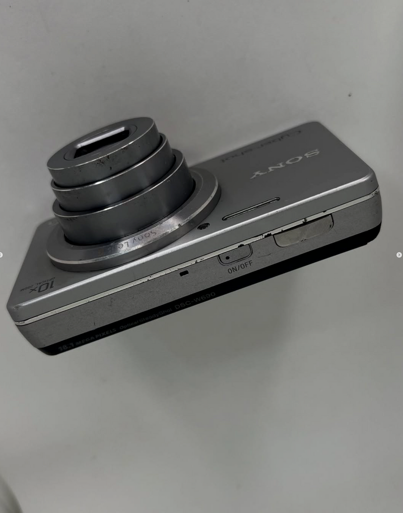 Sony CyberShot Linha G DSC-W690 16.1Mpx Prata