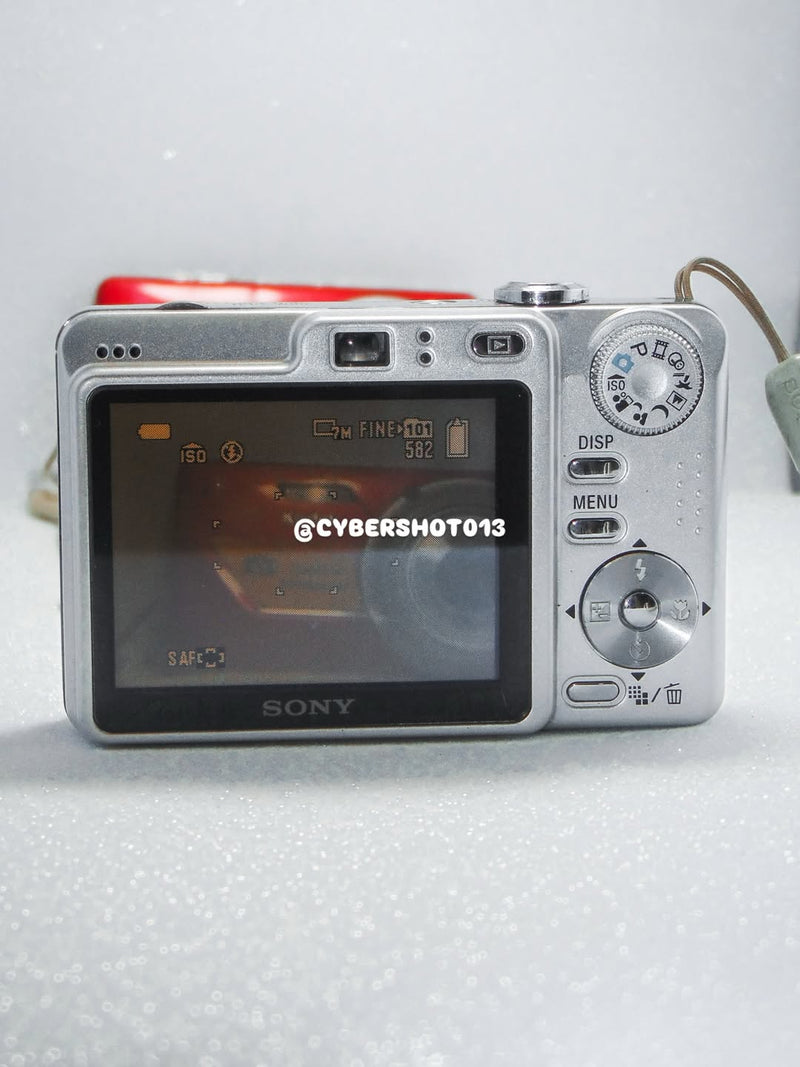 Sony Cybershot DSC-W55 com lente Carl Zeiss 7,2 mpx – PRATA